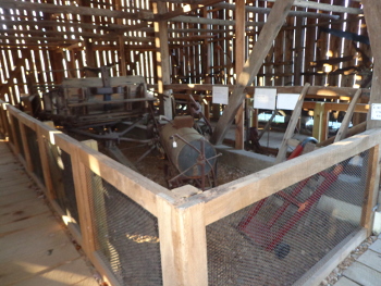 photo tobacco barn inside
