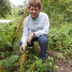 photo Woodland Gardener Laura Pecoraro -  by Bonnie Pavlak